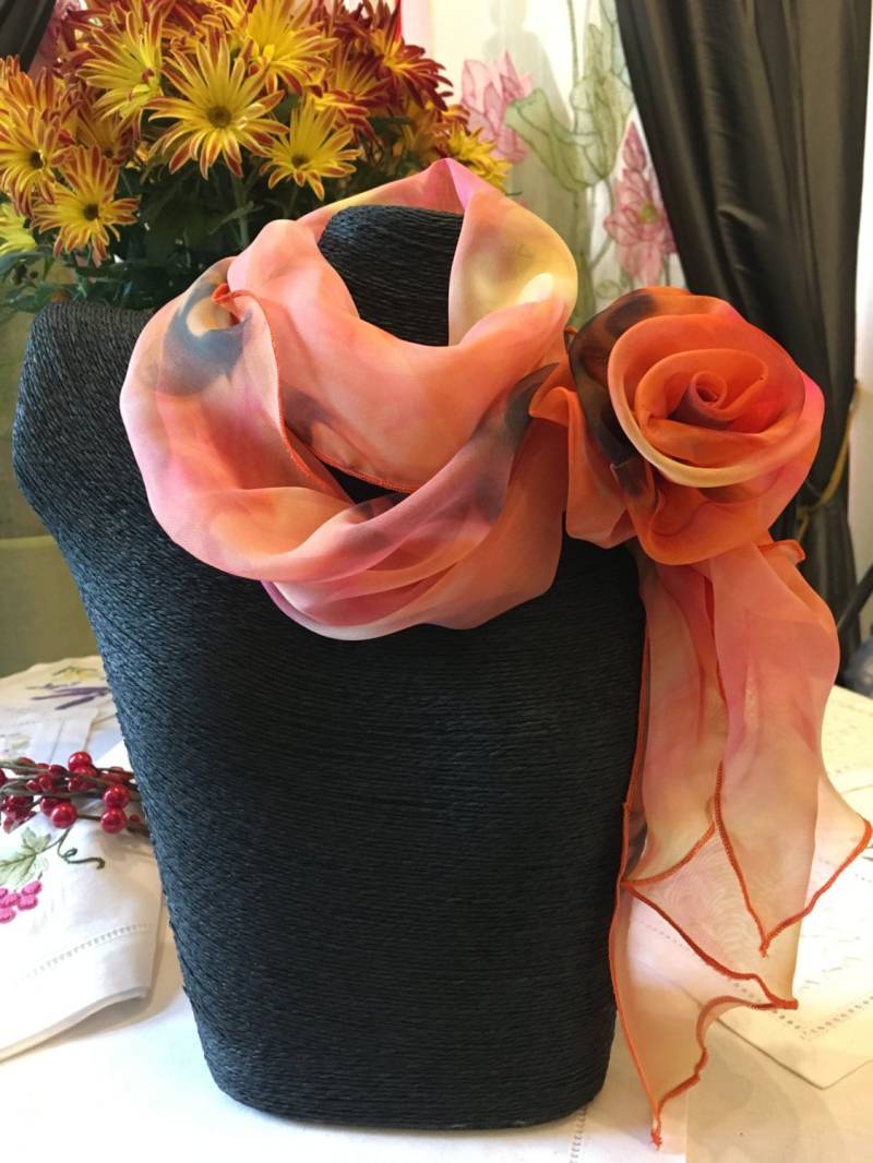 Einzigartiger Dekorativer Blumenschal Einzigartiger Dekorativer Blumenschal von MAISILK