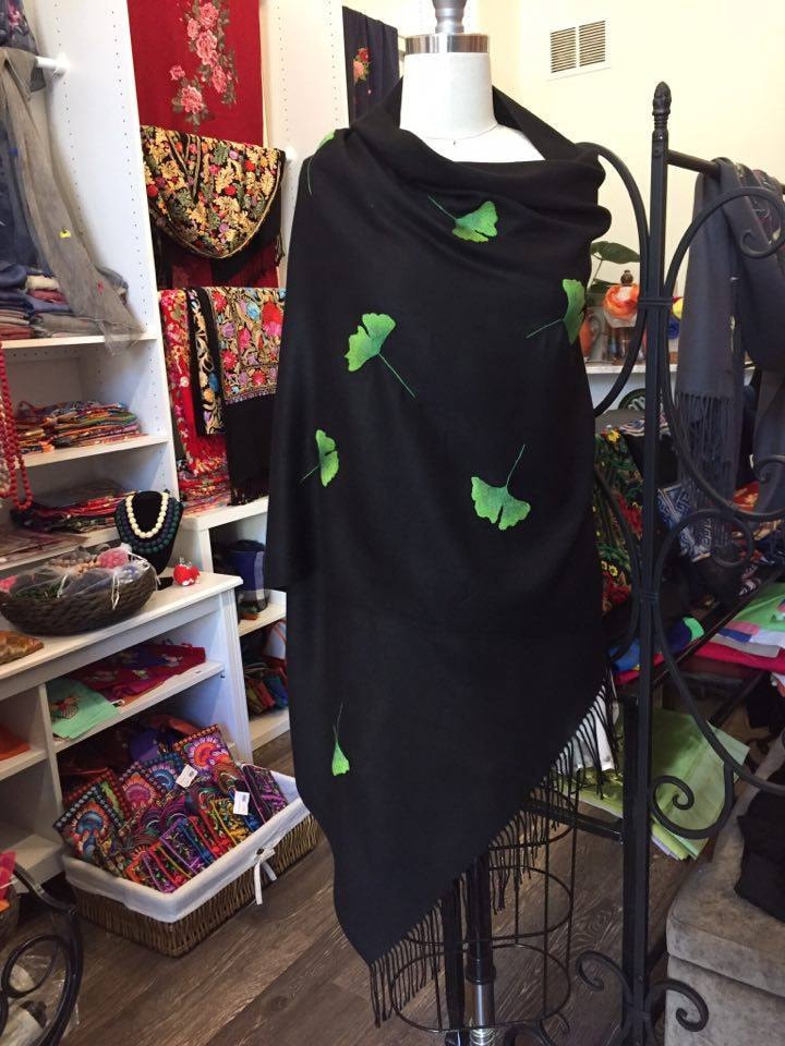 Handbestickte Kaschmirschals - Ginkgoblätter Handbestickte Kaschmirschals - Ginkgoblätter von MAISILK