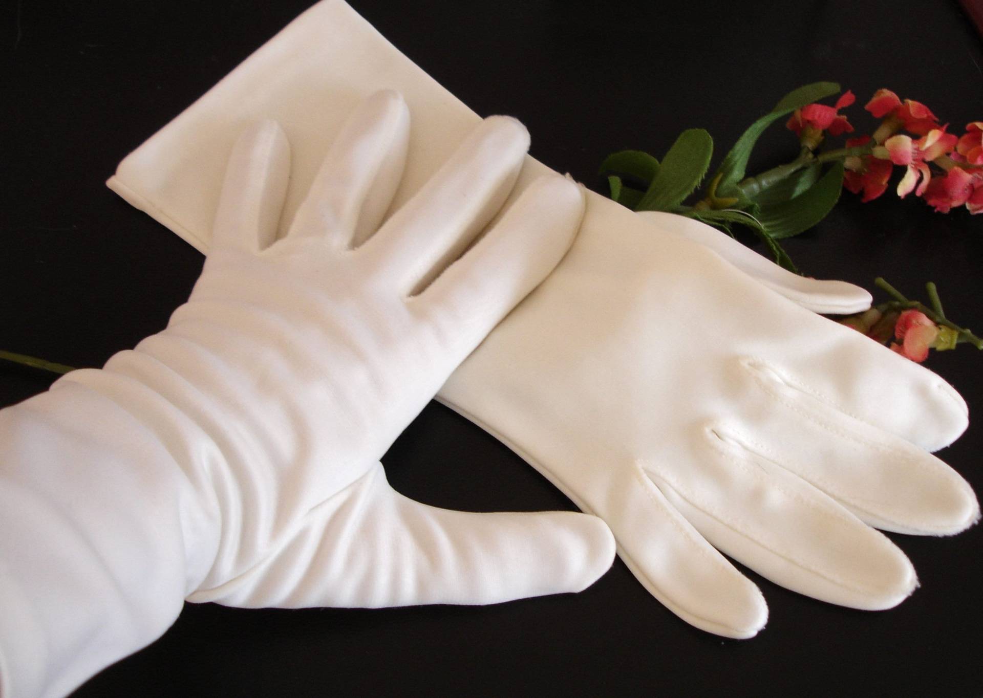 Damenhandschuhe, Weiße Handschuhe, Formale Größe 6, 5, Nylonhandschuhe, Vintage Abschluss, Hochzeit, High Tea, Damen Accessoire, 1960Er Jahre Vintage von MAISONDELINGE