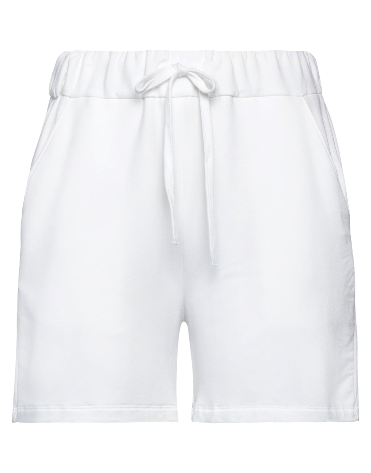 MAJESTIC FILATURES Shorts & Bermudashorts Damen Elfenbein von MAJESTIC FILATURES