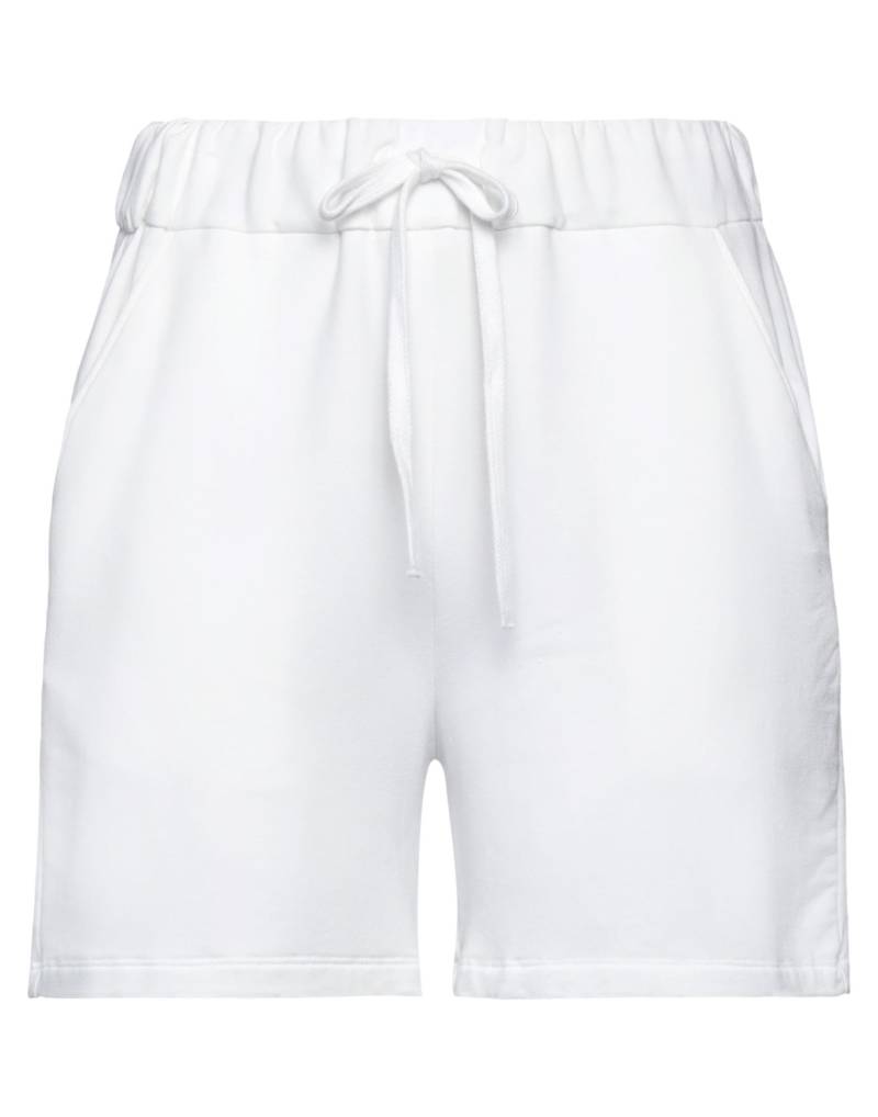 MAJESTIC FILATURES Shorts & Bermudashorts Damen Elfenbein von MAJESTIC FILATURES