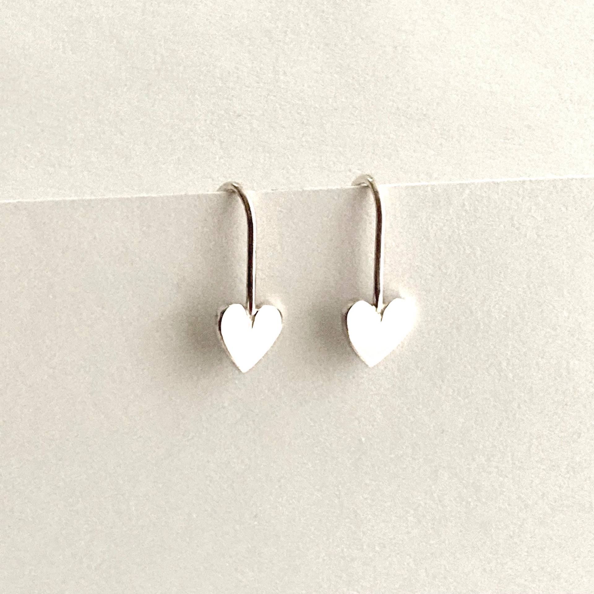 Handgefertigte Sterling Silber Herz Ohrringe; Moderne Minimalist Ohrringe Handgemacht in Australien von MAKEShandcrafted