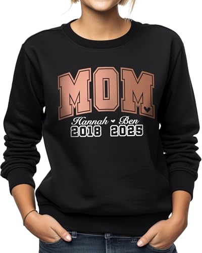 Mom Pullover Schwarz mit Kindernamen & Geburtsjahren, Damen Hoodie personalisiert mit 2 3 Kinder Namen in Rosegold Gold Silber, Pulli Kapuze für Frau Winter Herbst Kapuzenpullover Sweatshirt Sweater von MAMAHUHU