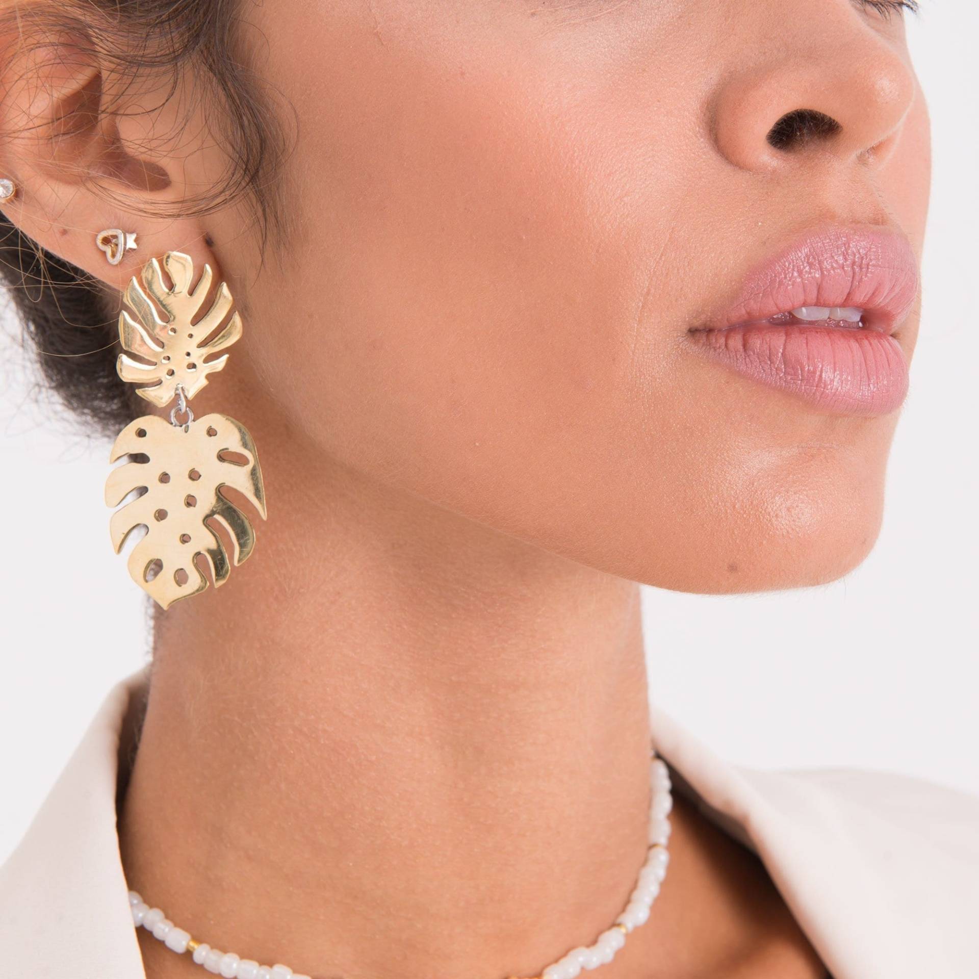 Monstera Gold Filled Handgemachte Ohrringe von MAMAKOOLdesignStudio