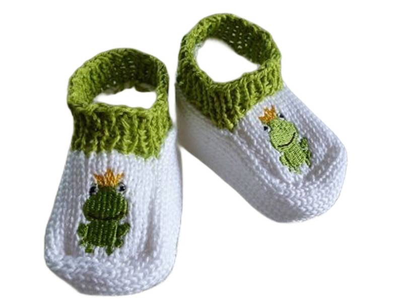 Babyschuhe, Strickschuhe, Babyschue Froschkönig, Strickstiefelchen, Stickerei, 3 Größen, Mit Verpackung von MANAStrickdesign