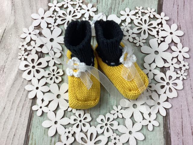 Babyschuhe Biene, Gelb, Mit Verpackung von MANAStrickdesign