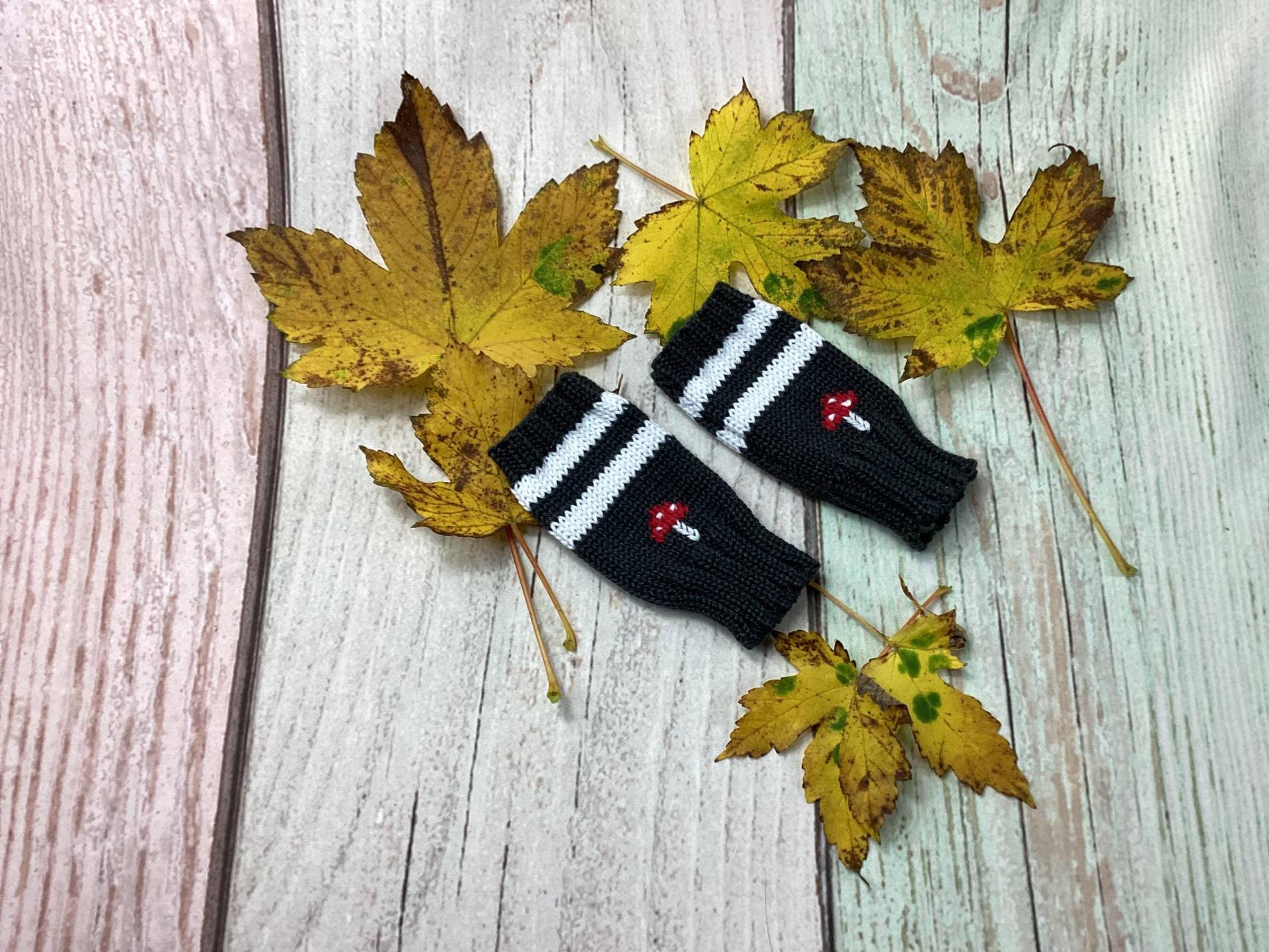 Handstulpen, Kinderstulpen, Stulpen, Pulswärmer, Fliegenpilz von MANAStrickdesign