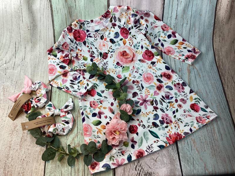 Mädchenkleid, Kleid, Babykleid, Blumenkleid von MANAStrickdesign
