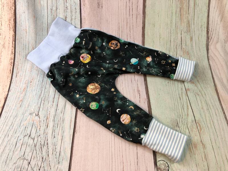 Pumphose Weltall, Mitwachshose, Stickerei, Planeten Pumphose Weltall, Mitwachshose, Stickerei, Planeten von MANAStrickdesign