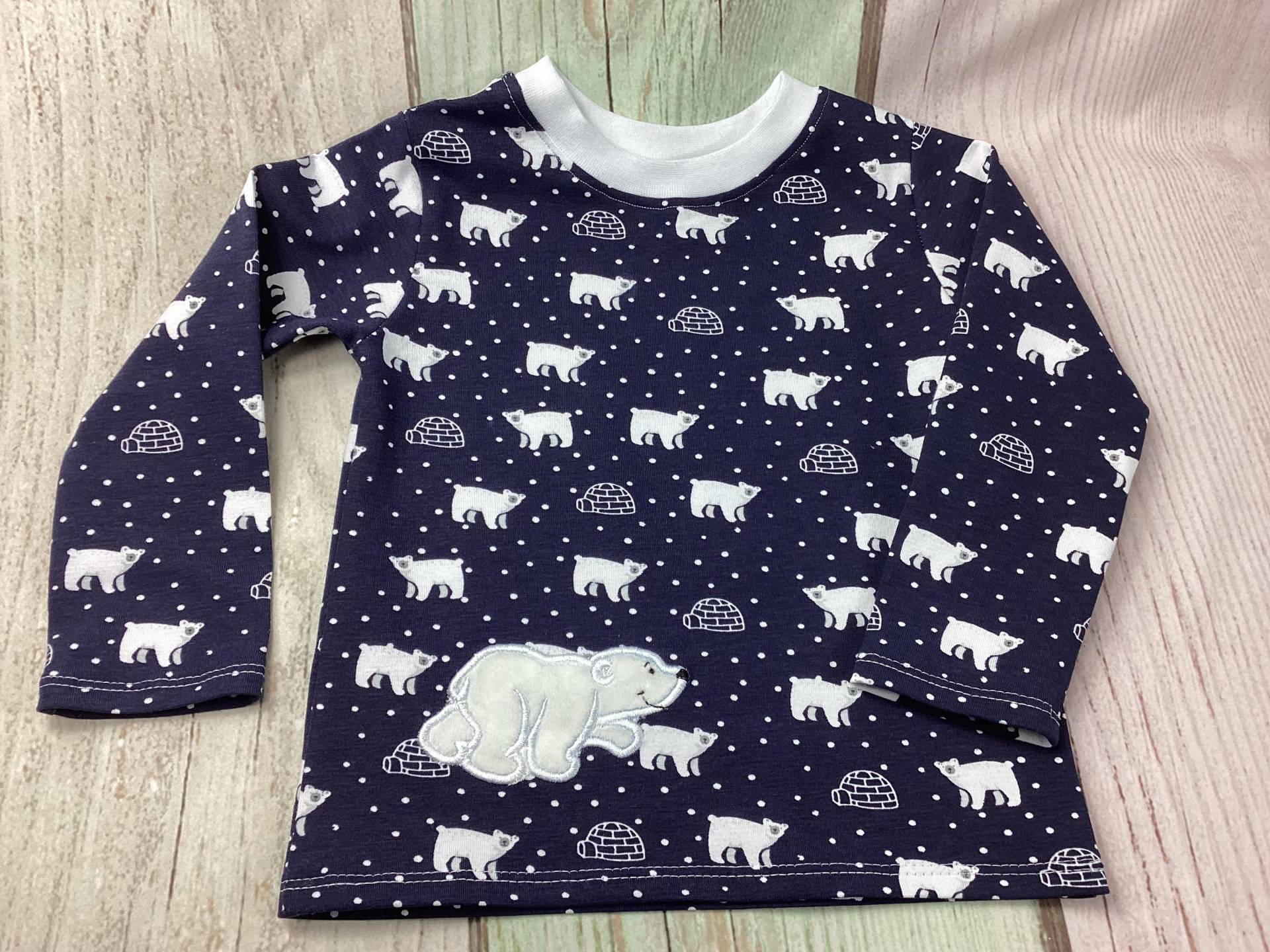 Shirt, Langarmshirt Eisbär, Verschiedene Größen von MANAStrickdesign