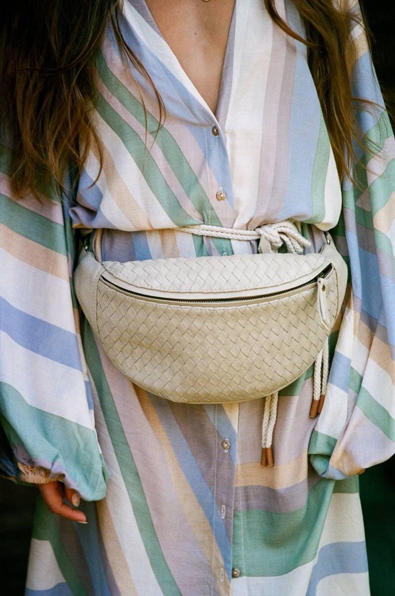 Bauchtasche Aus Leder Handgefertigte Crossbody-Hüfttasche Knochenleder von MANDRNdesign