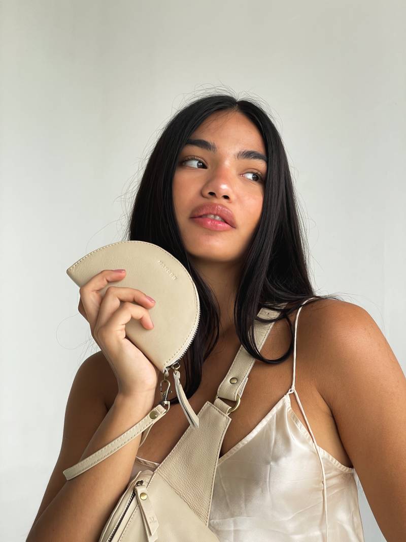 Echtleder Half Moon Portemonnaie, Knochenweiß Minimalist Reißverschlusstasche von MANDRNdesign