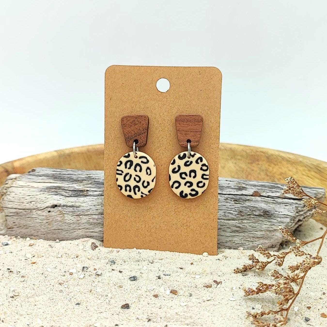 Ohrringe Leo + Holz Klein von MANGATAartsandcrafts
