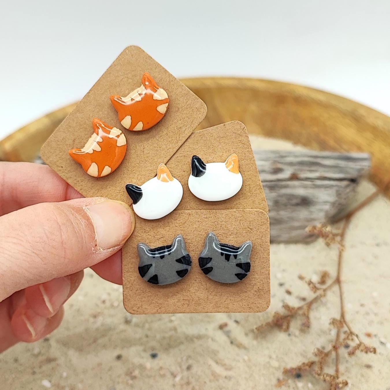 Ohrstecker Katze | Handmade, Polymerton & Edelstahl von MANGATAartsandcrafts