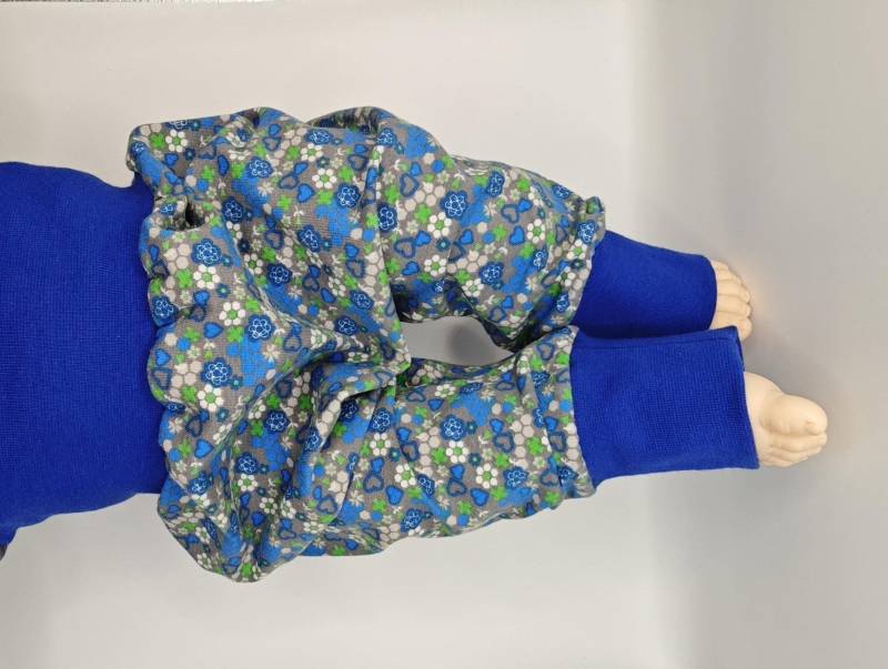 Pumphose, Babyhose, Streublumen, Lila, Größe 50-68 von MANOWE