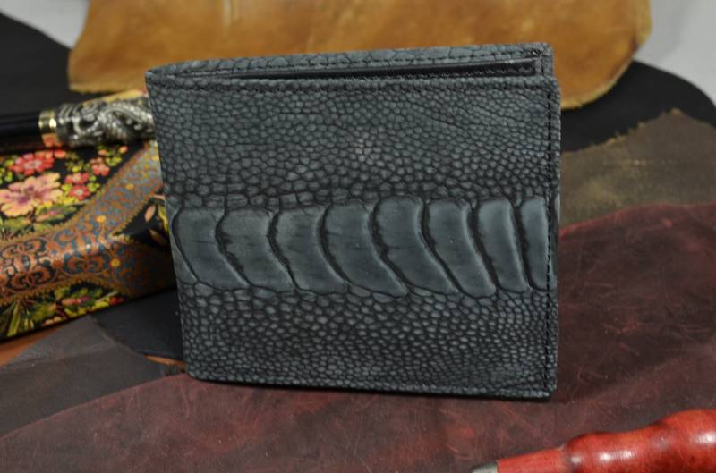 Brieftasche Herren Bifold Schwarz Handgefertigt Mit Echter Straußen Beinhaut Nubuk Finish Modell Firenze No.72 By Atelier Mansarea Leather Gift von MANSAREA
