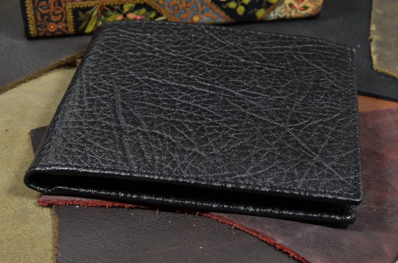 Geldbörse Bifold Herren Schwarz Echtes Kalb Carabu Leder Firenze No. 7 Handgemacht Von Atelier Mansarea - Spanien von MANSAREA