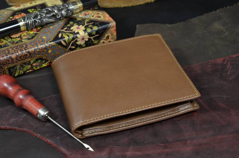 Ma Lederechtes Kalbsleder Roma Premium Braun Nr. 23 Brieftasche, Bifold Herren Handgemachtes Spanien Modell Kalbslederpremier von MANSAREA