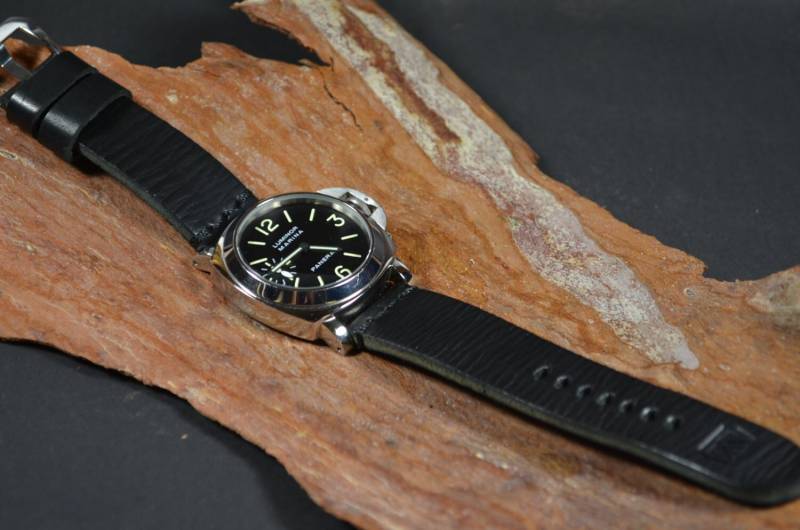 Handgefertigtes Vintage Band Coliseum Black I Kalbsleder Uhrenarmband Für Panerai von MANSAREA