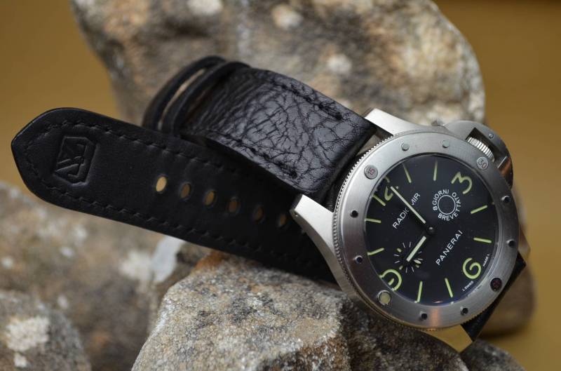 Handgefertigtes Schwarzes Uhrenarmband Kalbsleder Carabu Black I , 22 24 26 Mm von MANSAREA