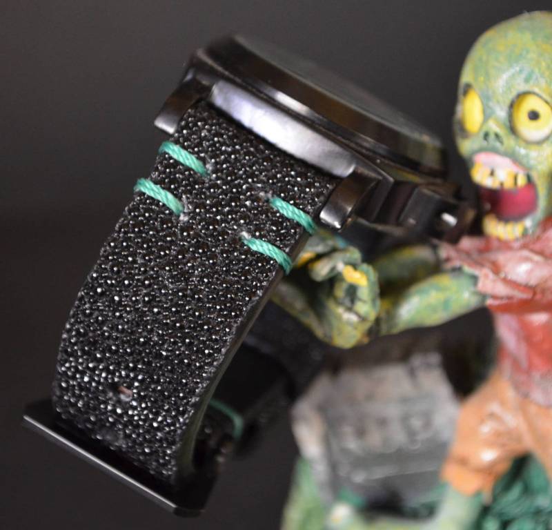 Ma Uhrenarmband 26 24 22 Mm Echtleder Stingray Skin Schwarz - Grün Passend Für Panerai Breitling Tudor Seiko Etc Handmade Spain von MANSAREA