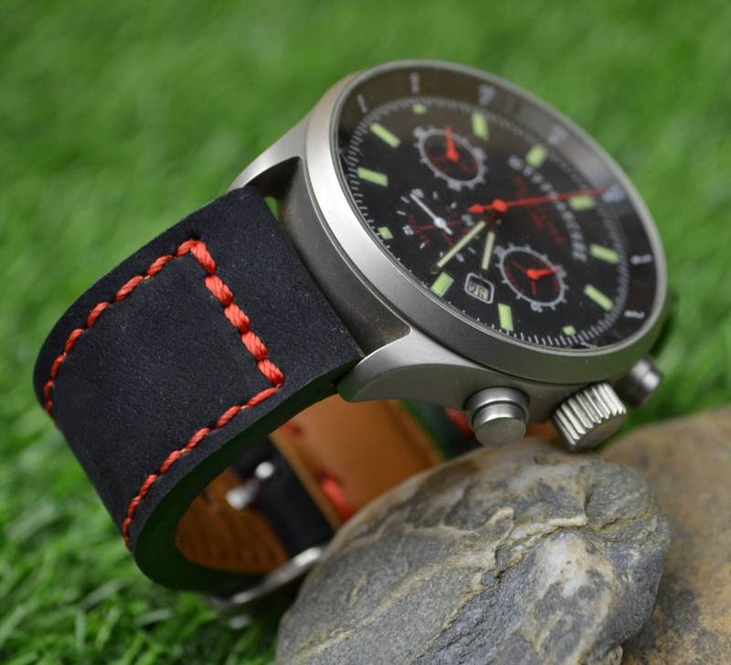 Handgefertigtes Schwarzes Nubuklederarmband, 22 24 26 Mm von MANSAREA