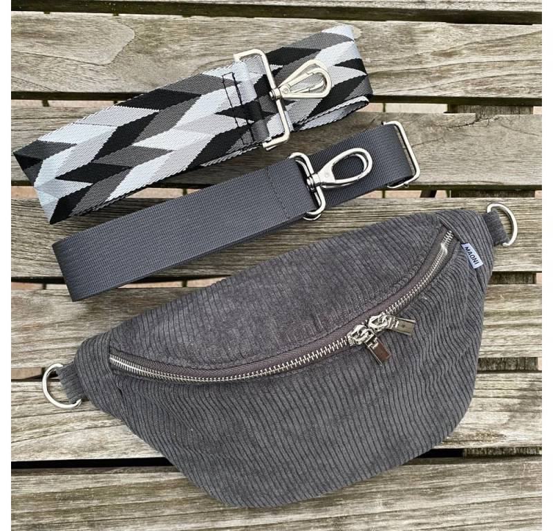 MAONI Bauchtasche Cord Dunkelgrau mit zwei Taschengurten, vegan MAONI Bauchtasche Cord Dunkelgrau mit zwei Taschengurten, vegan von MAONI