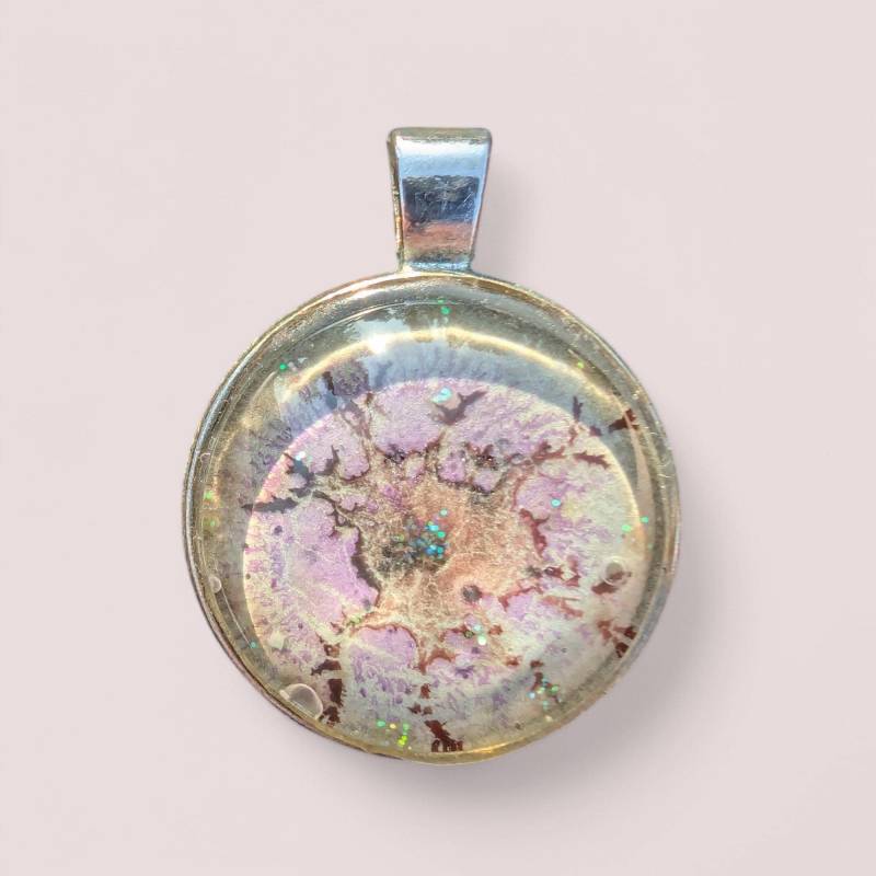 Gemälde Anhänger Glitzer Lila Donner - Handbemalte Halskette Leuchtet Im Dunkeln Von Maria Marachowska von MARACHOWSKAART