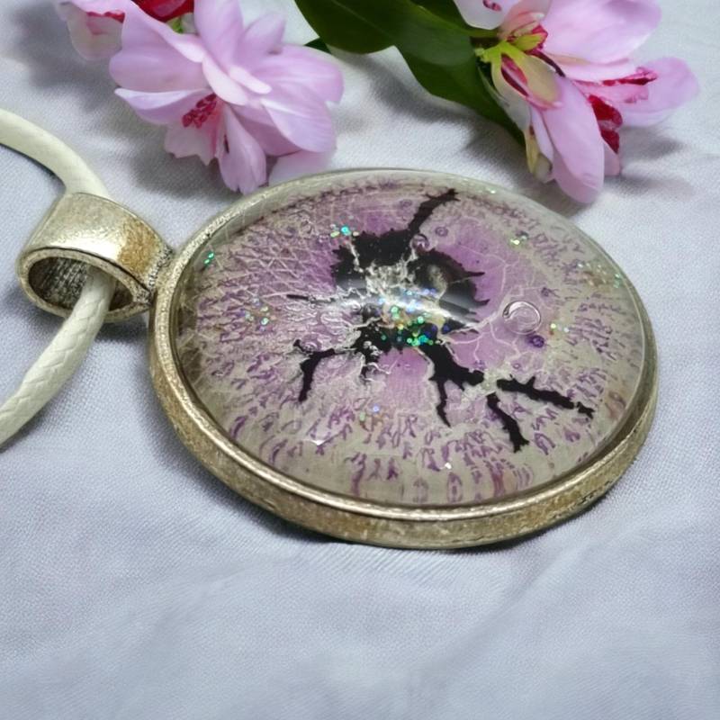 Maria Marachowska Gemälde Anhänger Lila Glitzer Donner Leuchtet Im Dunkeln von MARACHOWSKAART