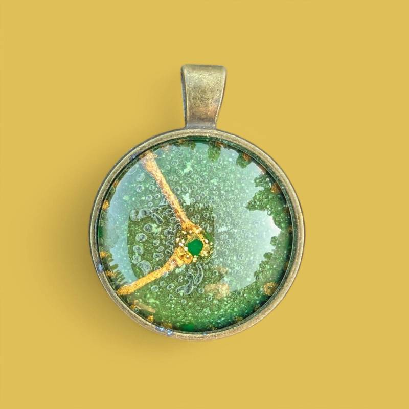 Painting Pendant Bronze Gold Green von MARACHOWSKAART
