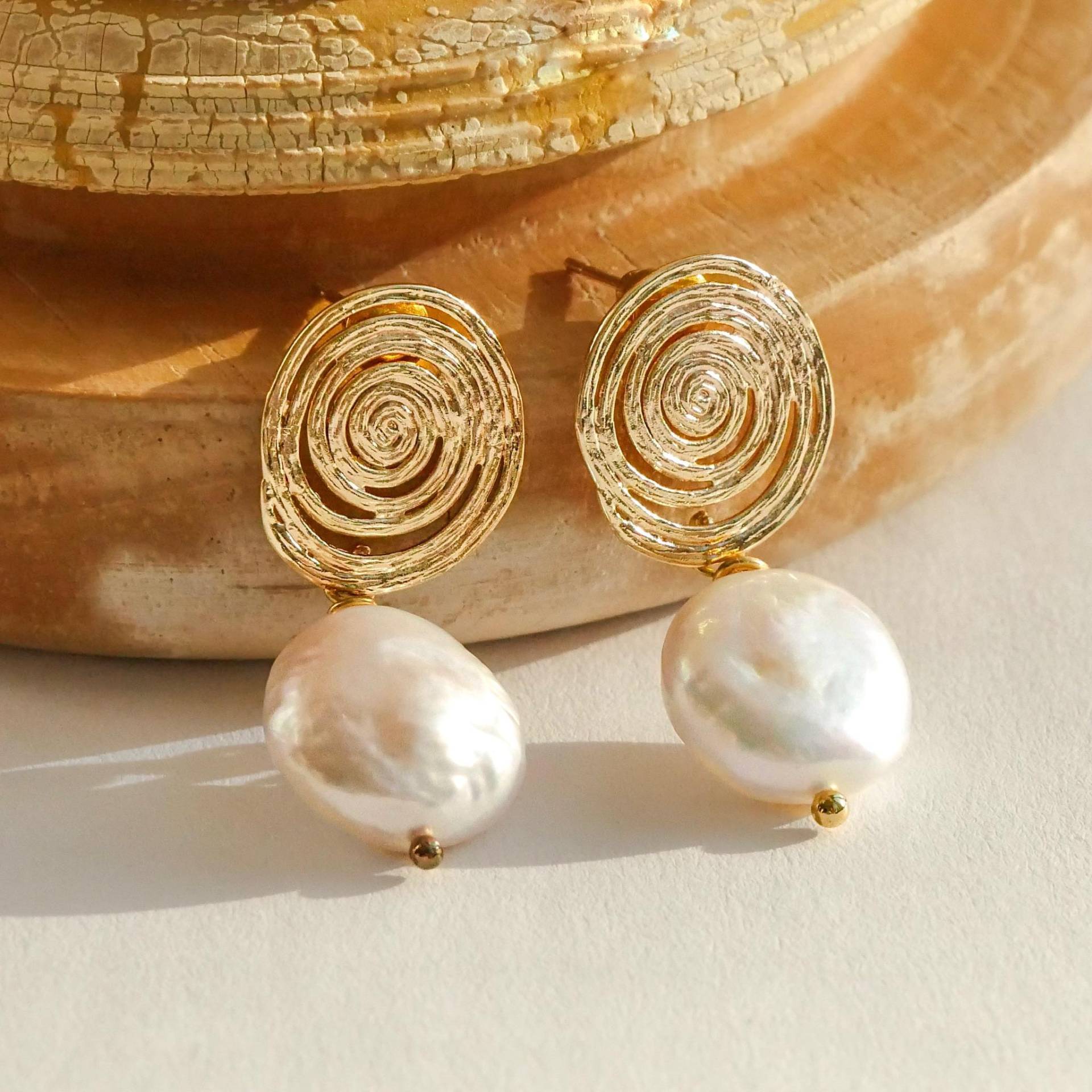 Gold Perle Tropfen Ohrringe Vintage Style Baumeln, Kokette Schmuck von MARINAMIjewelry