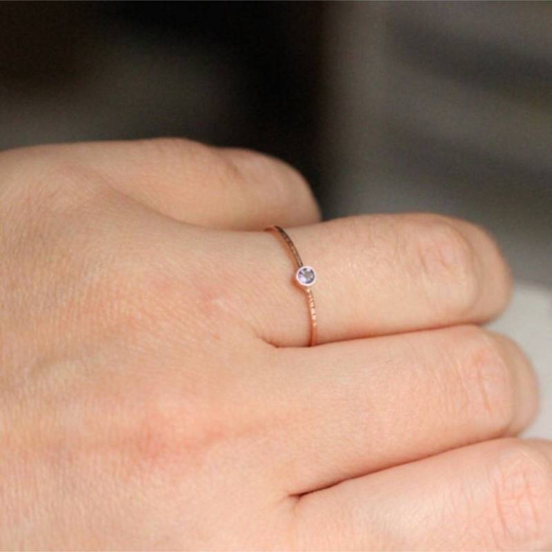 14K Gold Birthstone Stacking Ring in Solid - Personalisiert Edelstein Zarte von MARYJOHN