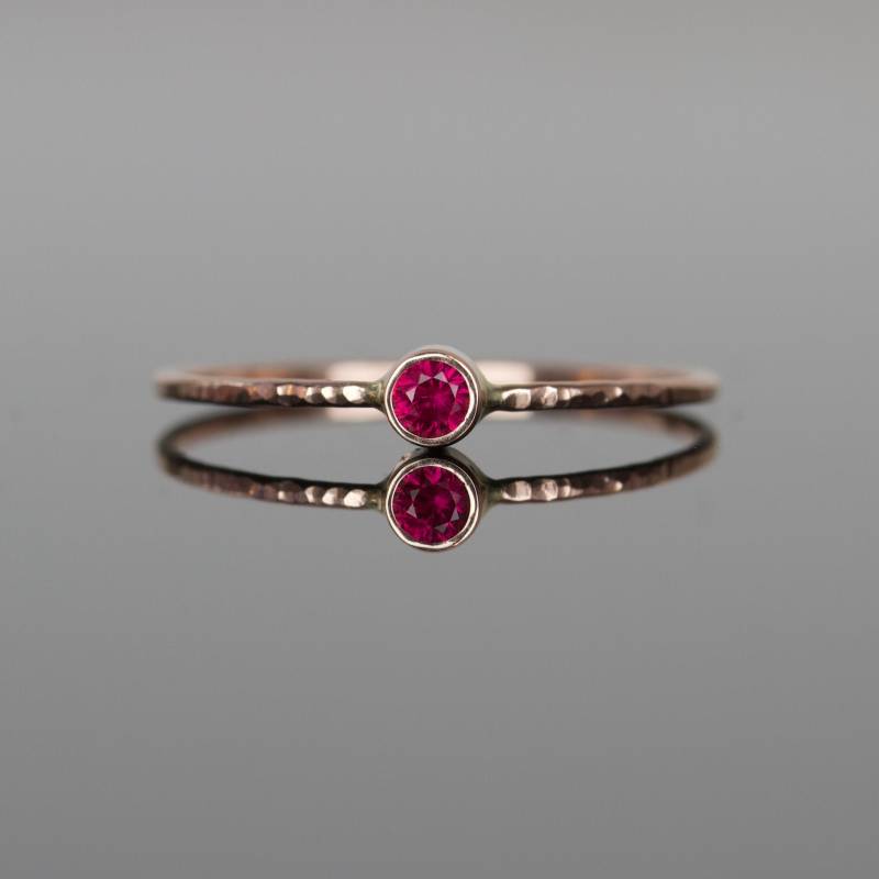2.5 Mm Natürlicher Aa Rubin Ring | Solid 14K Weiß, Gelb Oder Rose Gold Winziger Zierlicher Dünner Juli Geburtsstein von MARYJOHN