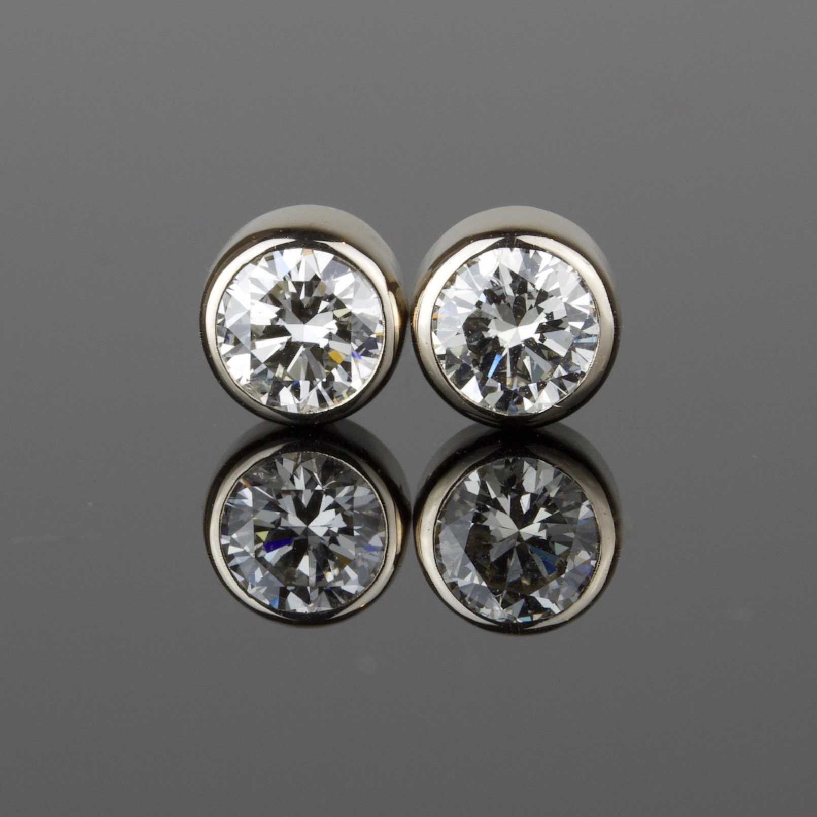 4.5 Mm Natürliche Weiße Diamant 14K Gelb Oder Weißgold Ohrstecker - Solid Gold Post Paar Echter April Geburtsstein von MARYJOHN