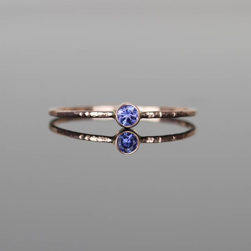 A Tansanit | Solid Gold Benutzerdefinierte Geburtsstein Ring Stapelring Edelstein Zarte 14K Rose Oder Gelb Weißgold Winzig von MARYJOHN