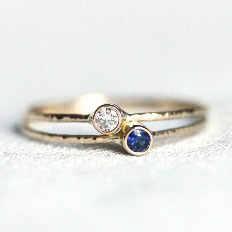 Blauer Saphir Und Weißer Diamant Stapelringe - Solid 14K Rose Oder Weiß Gelb Winzige Zarte Goldfäden von MARYJOHN