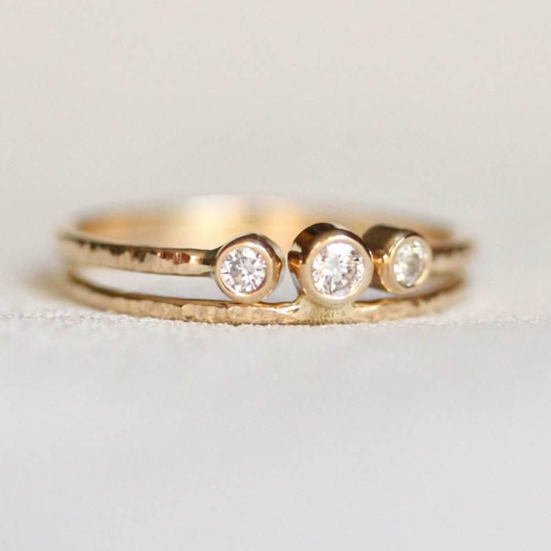 Drei Diamanten | Modernes Hochzeitsset Zwei Weiße Diamantringe Solid Gold Toi Et Moi Rose Oder Weiß Gelb Zierlich von MARYJOHN