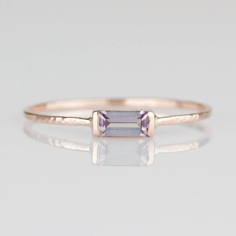 Faux Alexandrit Baguette Ring | Juni Geburtsstein Solid 14K Art Deco Rosa Gelb Weiß von MARYJOHN