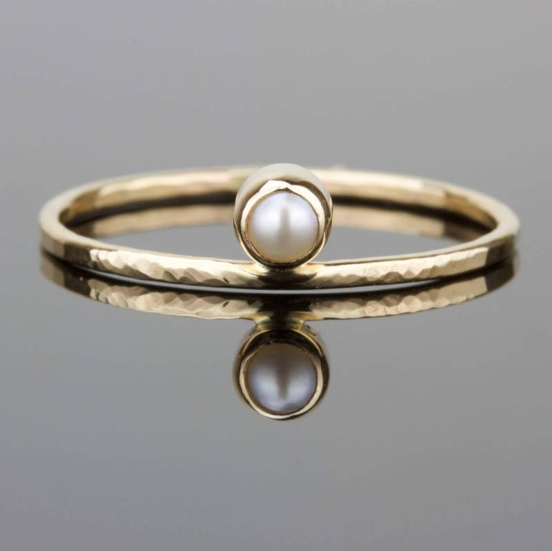 Juni Geburtsstein Ring | Winziger Perlenring Solid Gold Perle Zierlicher 585Er Rose Oder Gelb Weiß von MARYJOHN