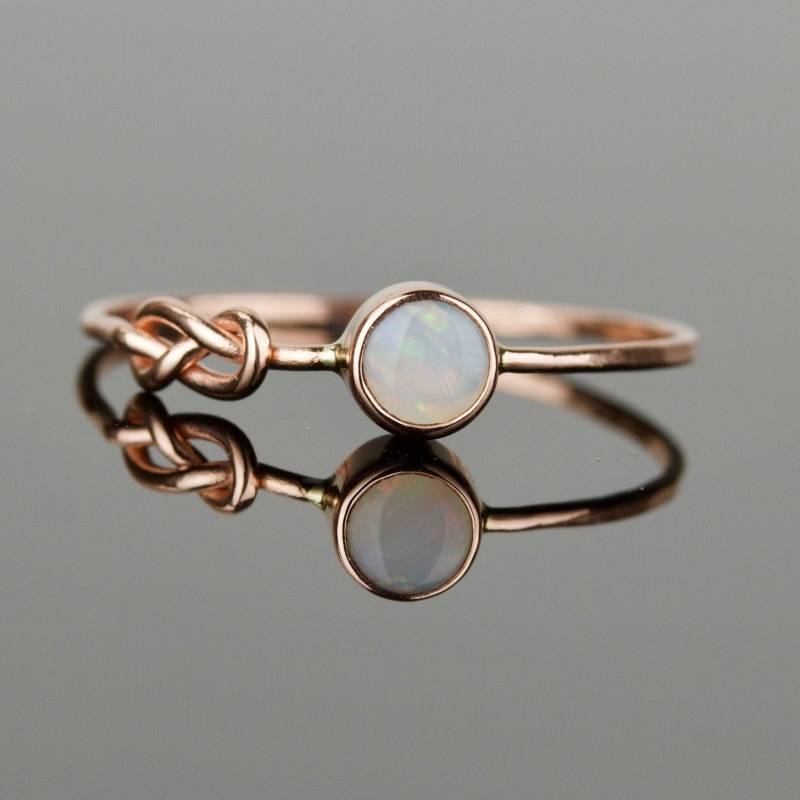 Opal Unendlichkeit Knoten Ring | Oktober Geburtsstein Solid Gold Zierlicher Infinity Knot Stapelring Natürlicher Solides von MARYJOHN