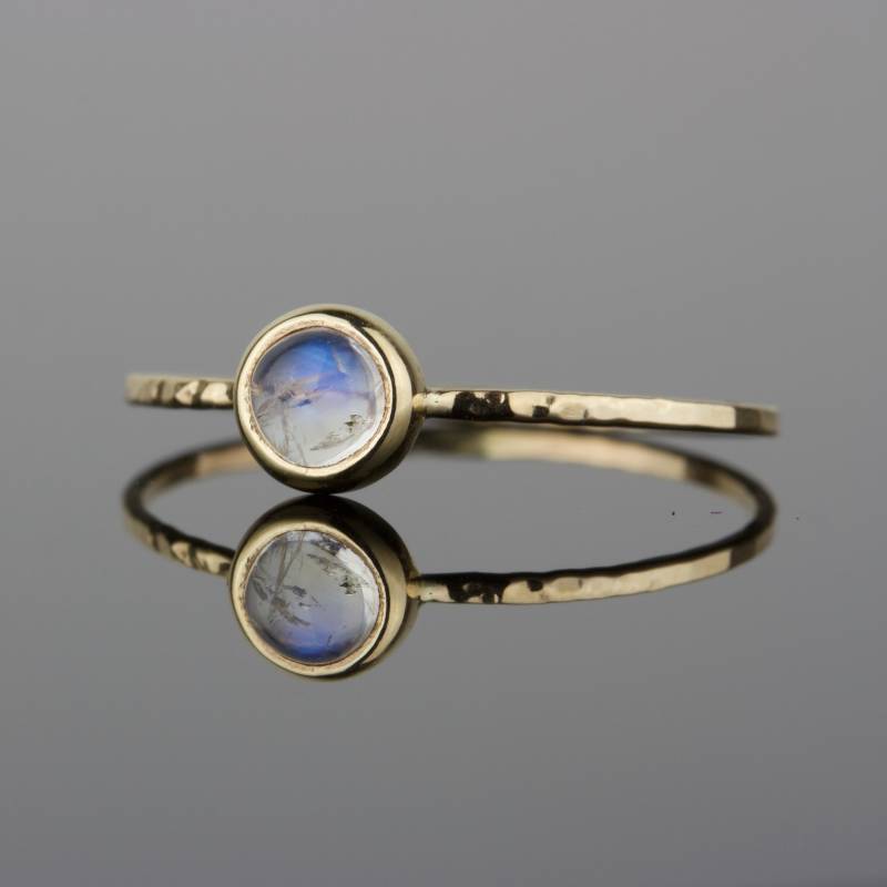 Regenbogen Mondstein Ring | Juni Geburtsstein Solid Gold Zierlicher Winziger Gelbgold Rotgold Weißgold von MARYJOHN