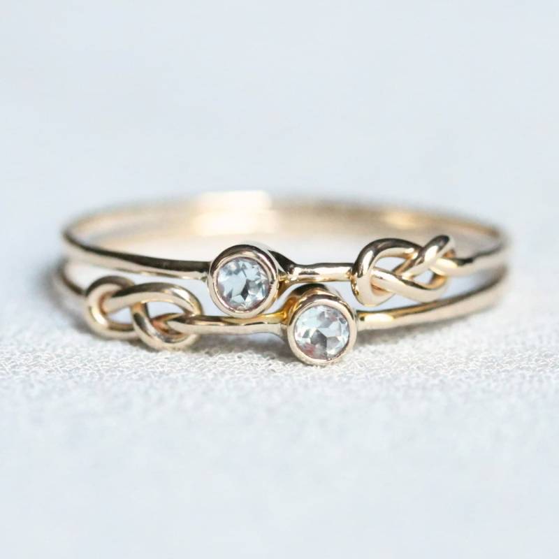Solid Gold Benutzerdefinierte Birthstone Unendlichkeit Knoten Ringe | Infinity Knot Bänder Zwei Geburtsstein Mutter 14K Rose Oder Weiß Gelbgold von MARYJOHN