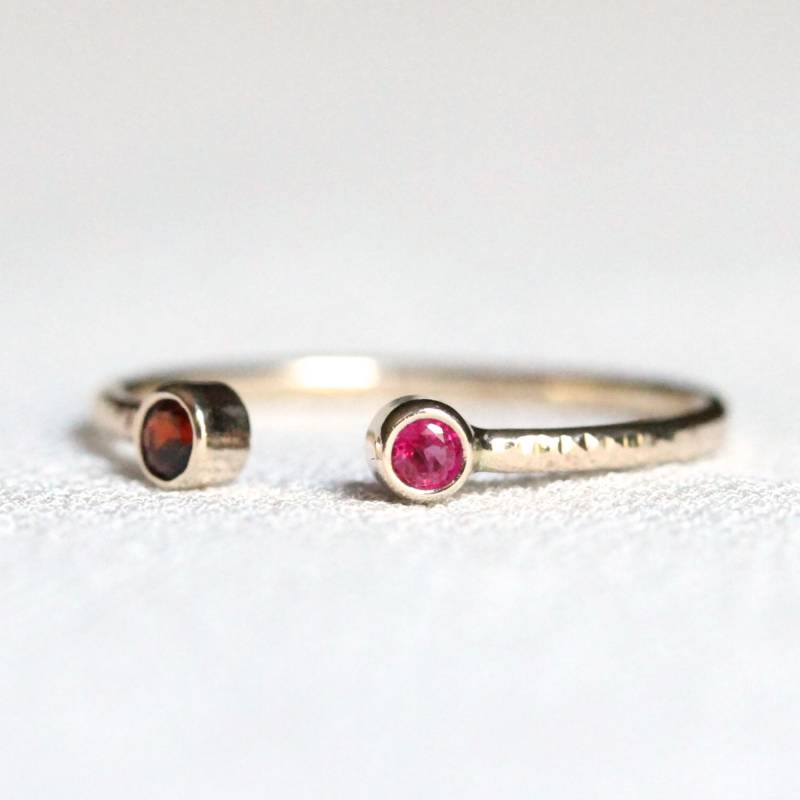 Solid Gold Benutzerdefinierte Geburtsstein Ring | Zwei Geburtssteine Doppel Edelstein Offene Manschette Toi Et Moi 14K Rose Gelb Oder Weißgold von MARYJOHN