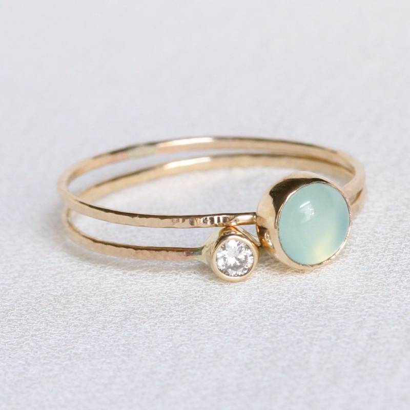 Weißer Diamant Und Aqua Chalcedon Solid 14K Gold Ringe - Set Von Zwei Winzigen Zarten Stapelringen Ozean Sterne von MARYJOHN