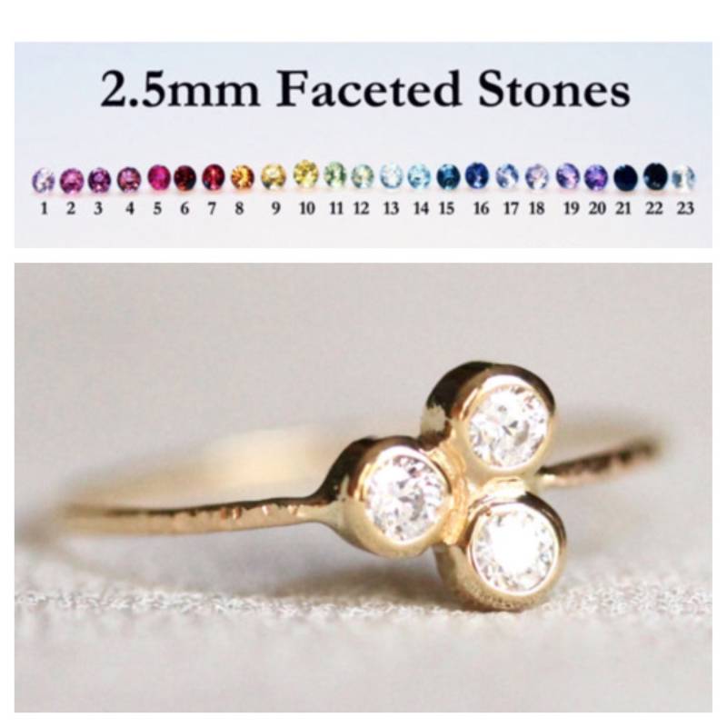 Zarter 14K Gold-Drei-Blatt-Kleeblatt-Stapelring - Wählen Sie Drei Geburtssteine Aus Solid Gold Mit Steinoptionen Winzig Und Zierlich von MARYJOHN