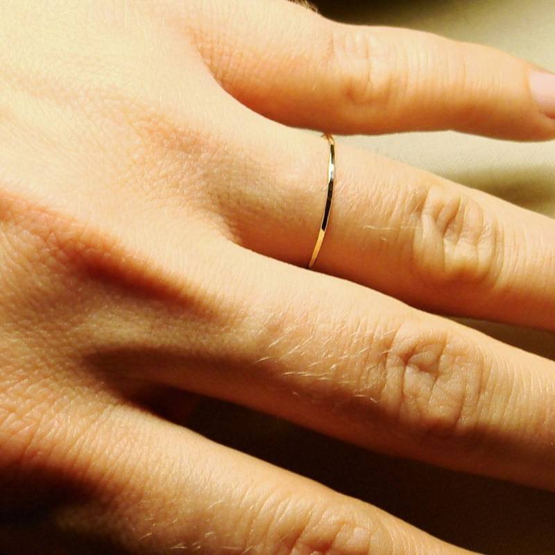 Zarter Solid Gold Ring - 0, 85 Mm 14K Oder 18K Gewinde Aus Whisper Stacking Zierlich Grün Gelb Weiß Rose von MARYJOHN