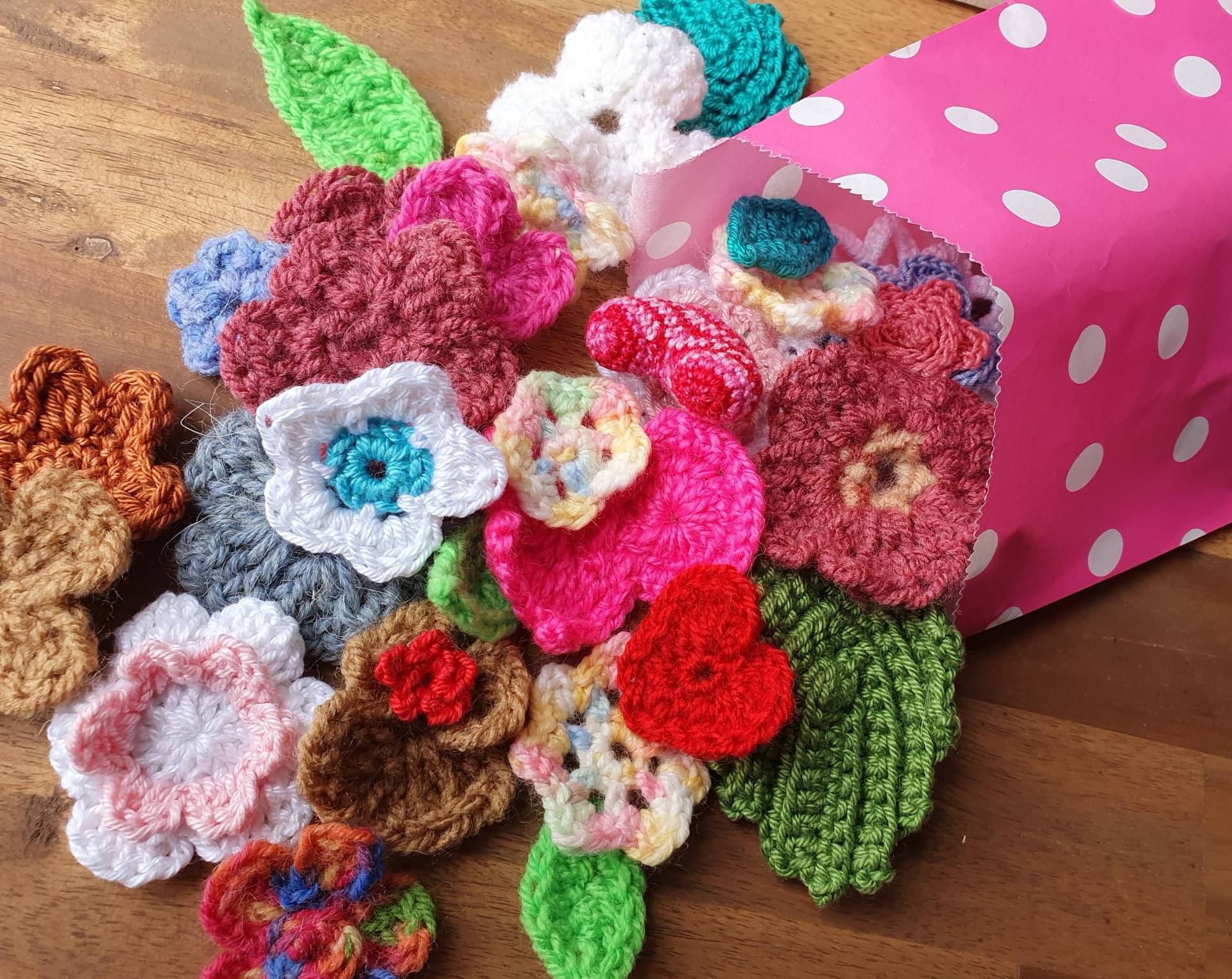 Häkelblüten, Applikation Blume , Bunter Mix von MASCHENPUNK