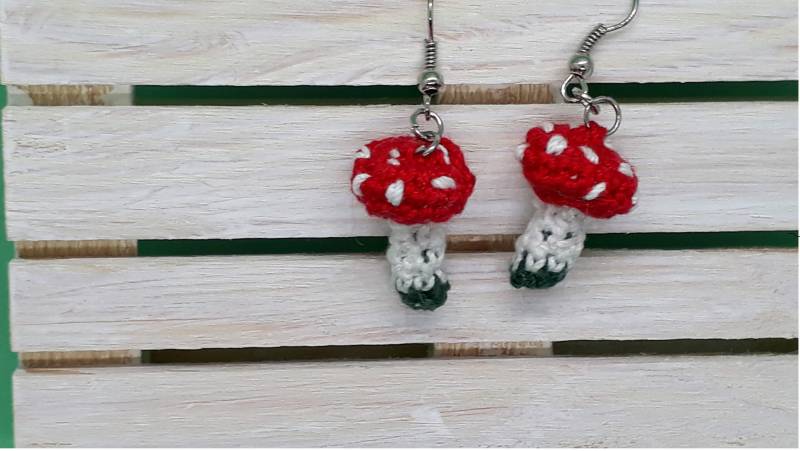 Ohrring Fliegenpilz, Glücksbringer Gehäkelt, Ohrhänger Leicht von MASCHENPUNK
