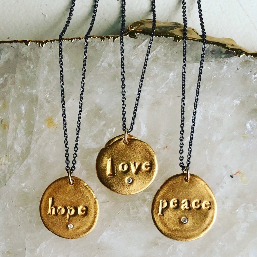 Benutzerdefinierte Wort Charm Halskette in Silber Oder Gold, Jedes Anhänger, Name, Hoffnung, Liebe, Glaube, Ruhe, Xoxo, Freundschaftsgeschenk von MASDesignsjewelry