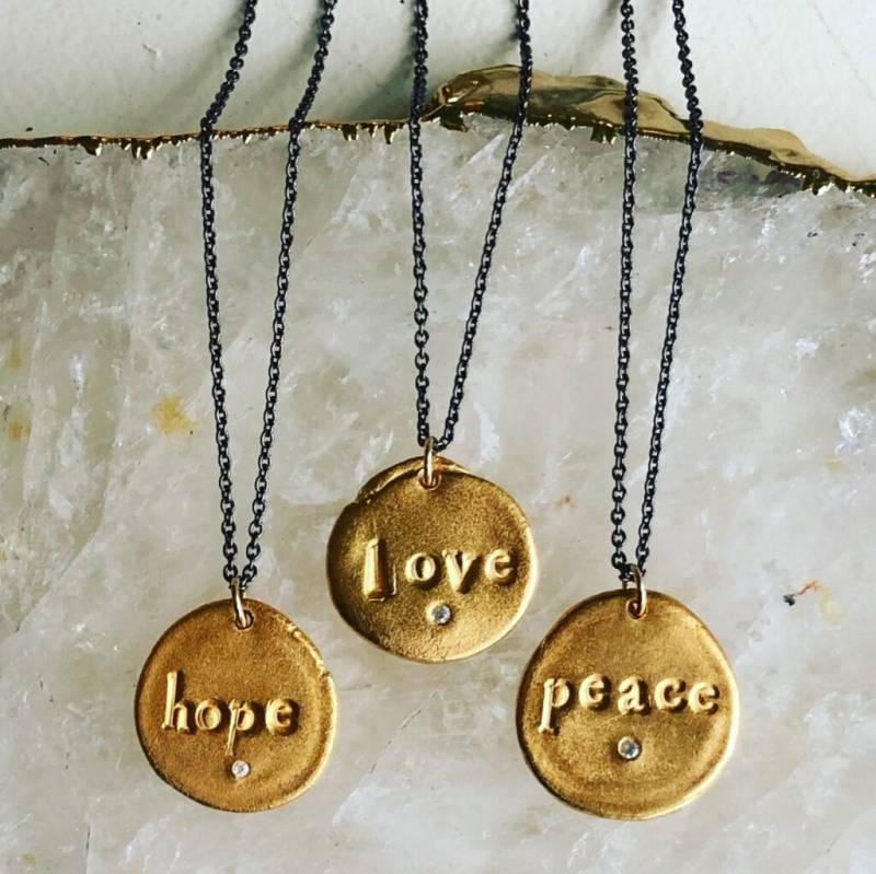 Benutzerdefinierte Wort Charm Halskette in Silber Oder Gold, Jedes Anhänger, Name, Hoffnung, Liebe, Glaube, Ruhe, Xoxo, Freundschaftsgeschenk von MASDesignsjewelry